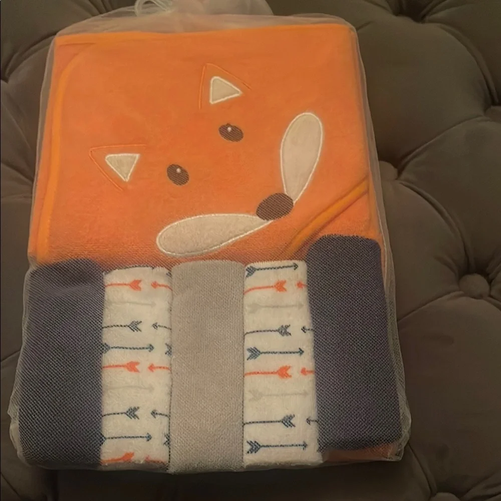 Luvable Friends Hooded Towel with Five Washcloths Fox